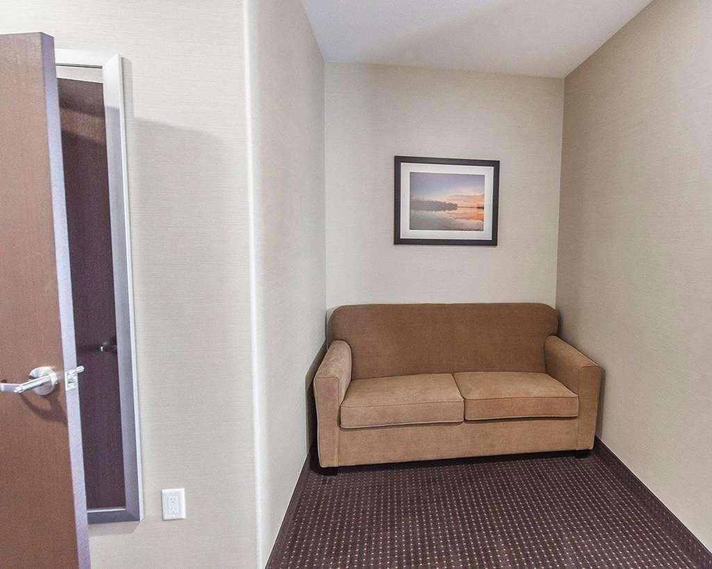 Comfort Inn & Suites Bonnyville Room photo