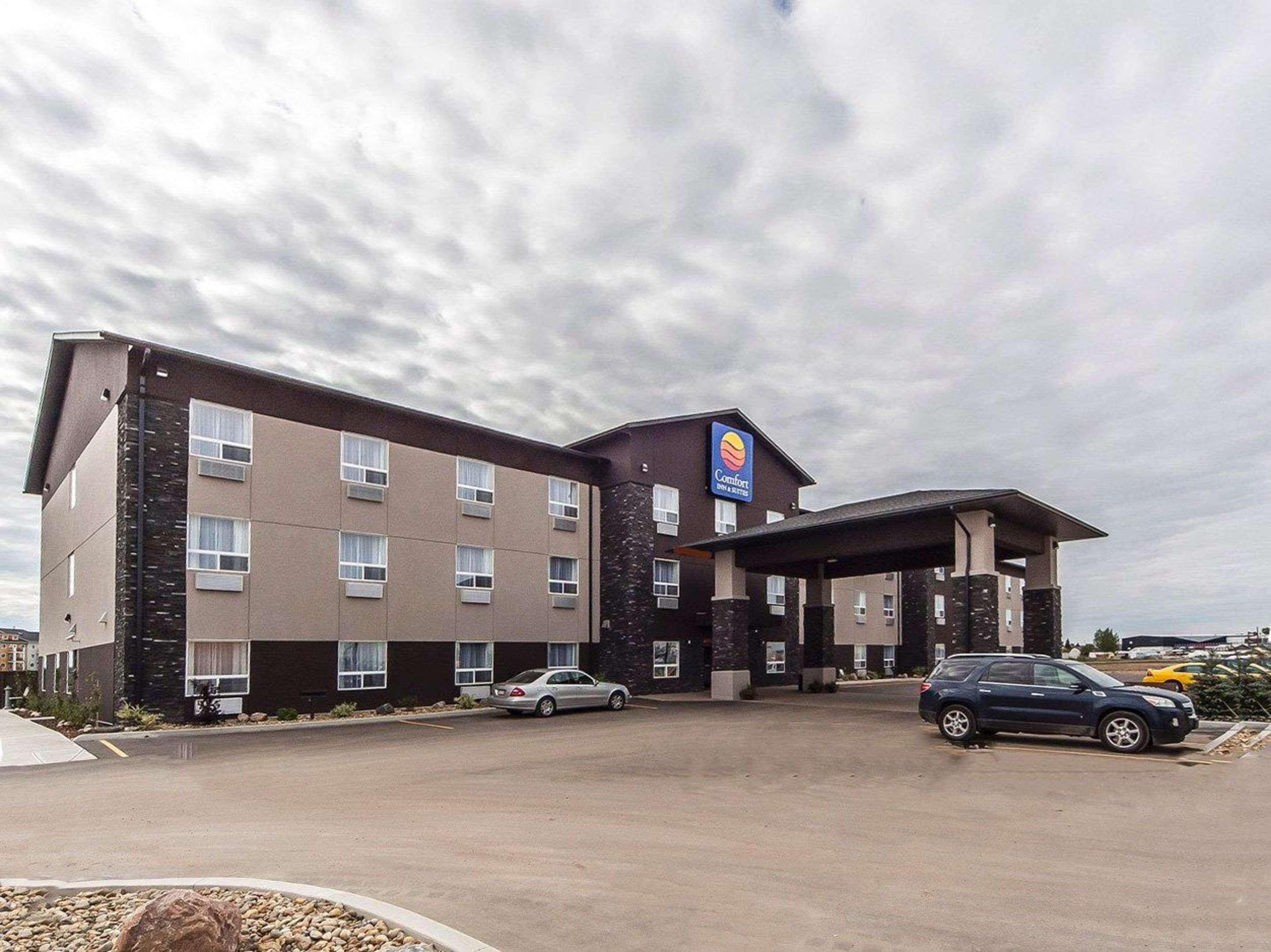 Comfort Inn & Suites Bonnyville Exterior photo