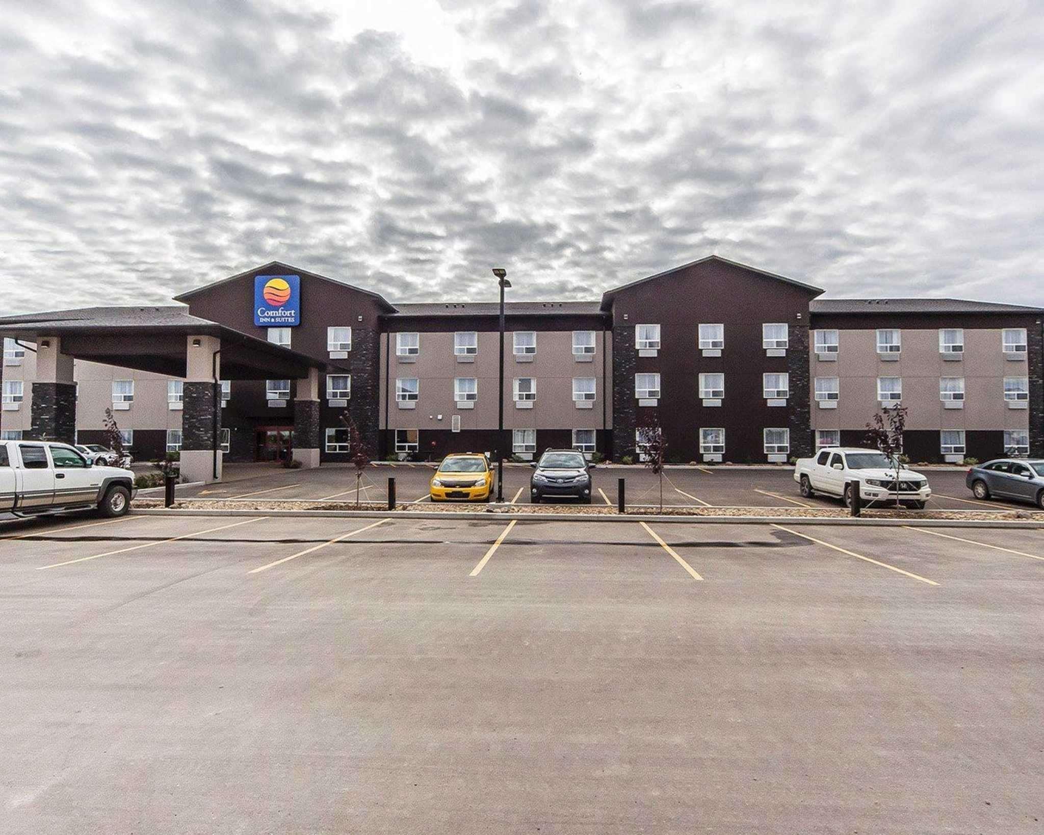 Comfort Inn & Suites Bonnyville Exterior photo